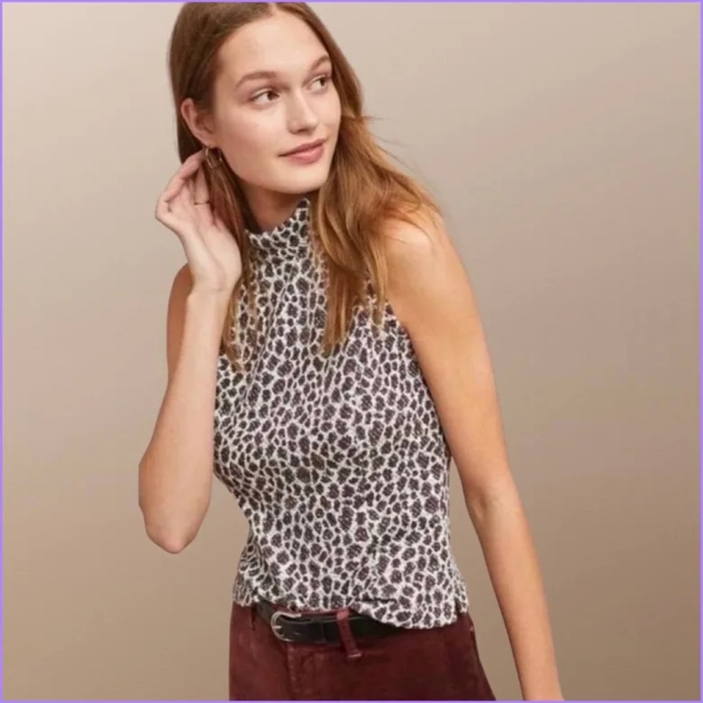 Anthropologie Akemi + kin women’s mock neck leopard top. Size Medium
